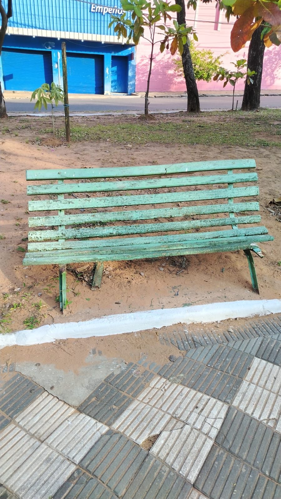 El mismo banco tras la restauración